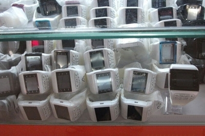 夾縫求生:華強(qiáng)北市場(chǎng)山寨水貨市場(chǎng)現(xiàn)狀報(bào)告_華強(qiáng)北電腦網(wǎng)_中國(guó)專業(yè)IT門戶網(wǎng)站!